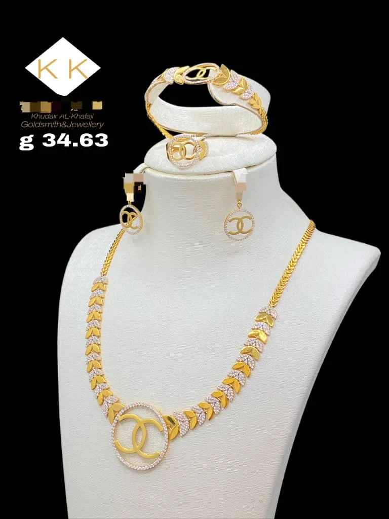 طقم ماركة شانيل مطلي