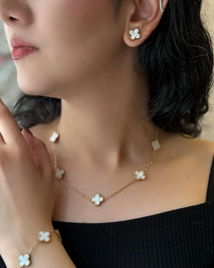 طقم فان كليف الابيض استانلس