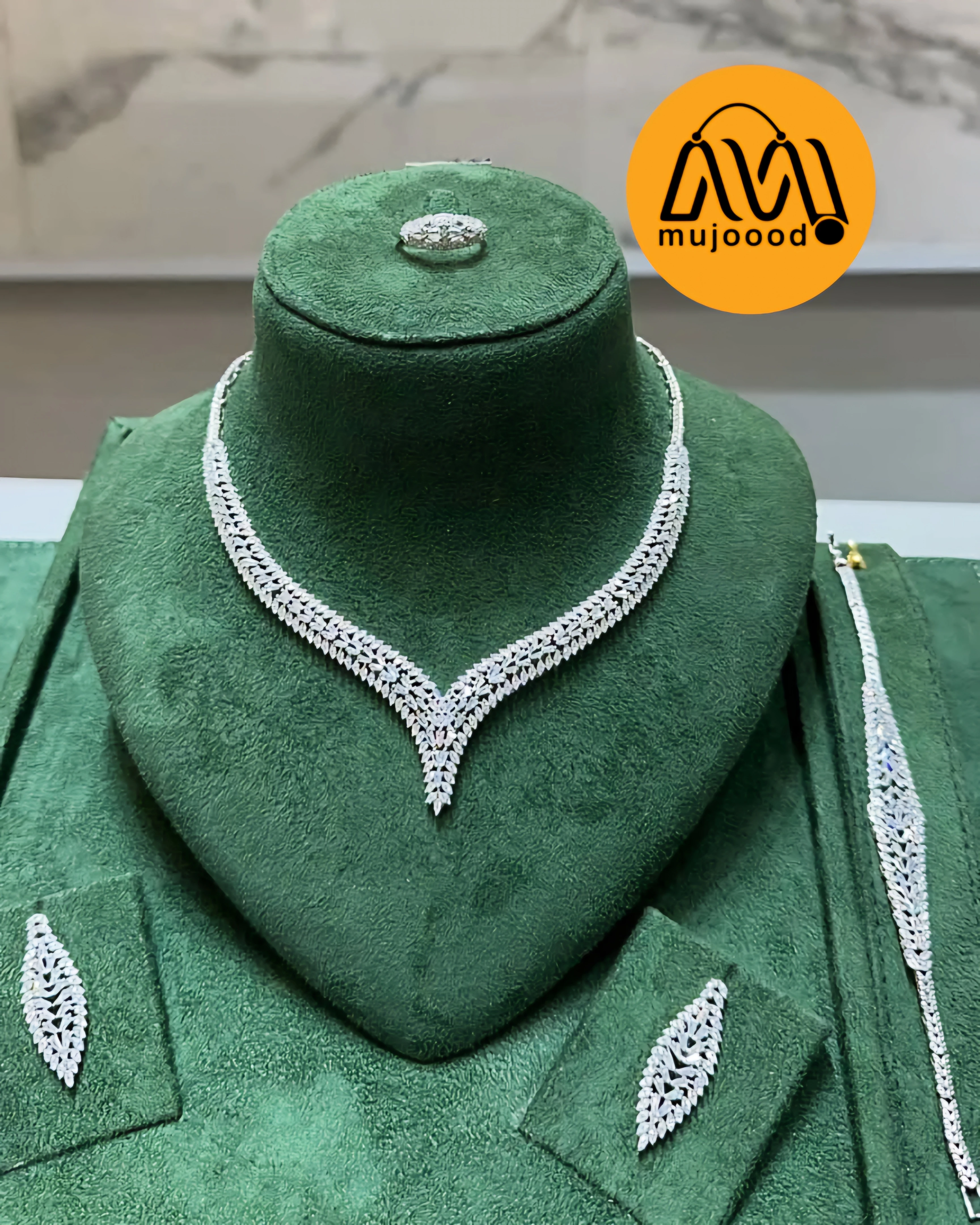 طقم زيركون خط عريض