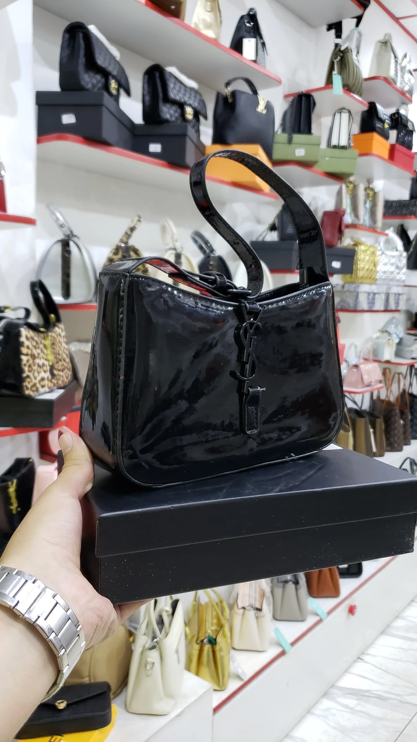 حقيبة YSL لامعة