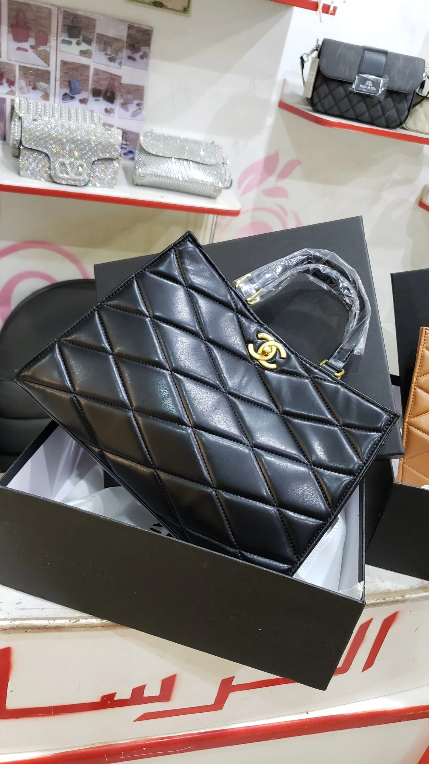 حقيبة شانيل مربعة – جلد فاخر