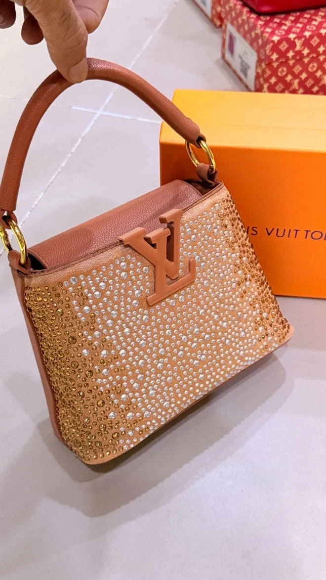 Louis Vuitton  شنطه