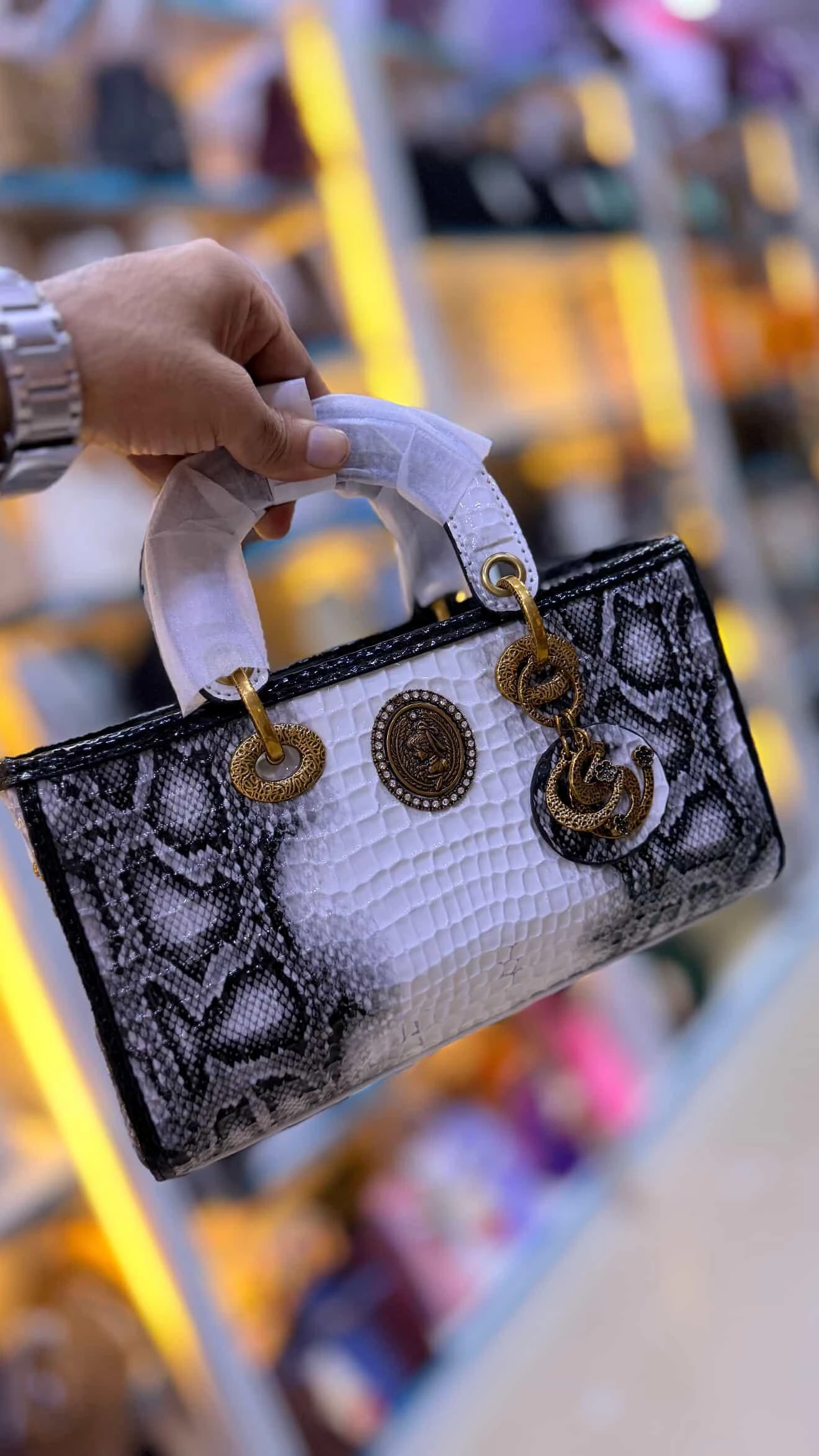 حقيبة جلد ثعبان فاخرة