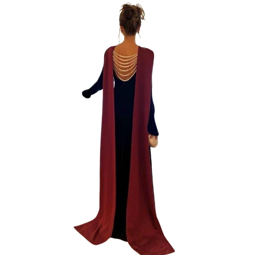 فستان سهرة أنيق بقصة أنثوية فاخرة