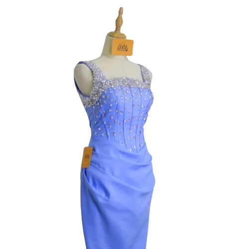 فستان سهرة ملكي مطرز بقصة كورسيه أنثوية