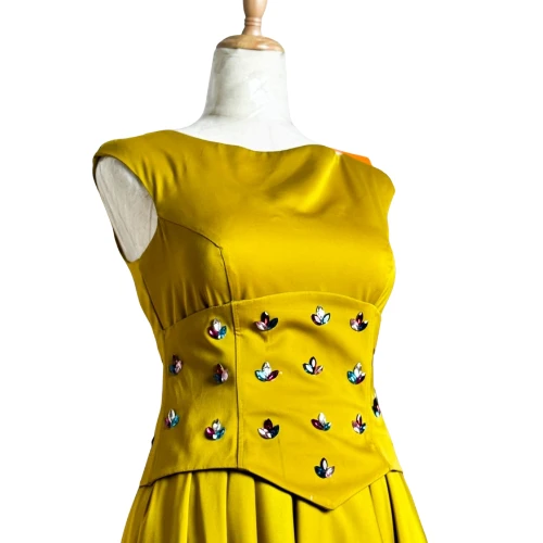 فستان ليموني مطرّز بالكريستال – طقم مع حذاء متناسق