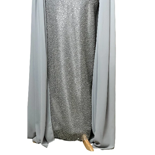 فستان سهرة بكاب أنيق وتطريز فاخر