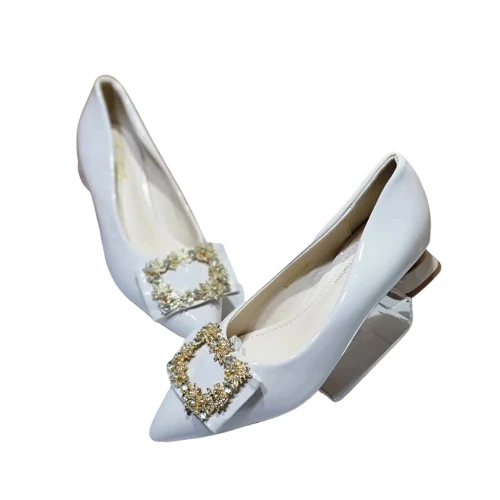 جزمه نسائي أبيض بكعب عريض وتطريز كريستال أنيق