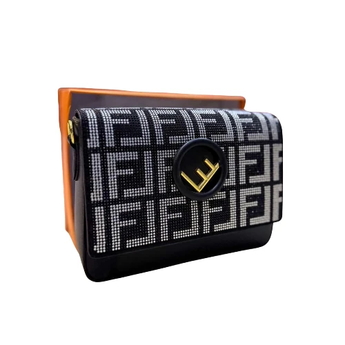 شنطة كروس نسائية أنيقة بتصميم عصري